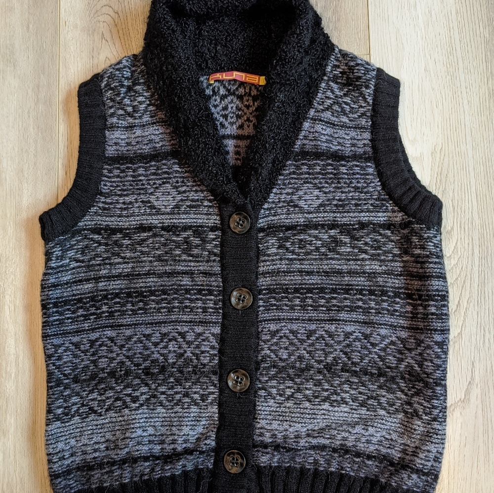 Kuna Sleeveless Cardigan Sweater.